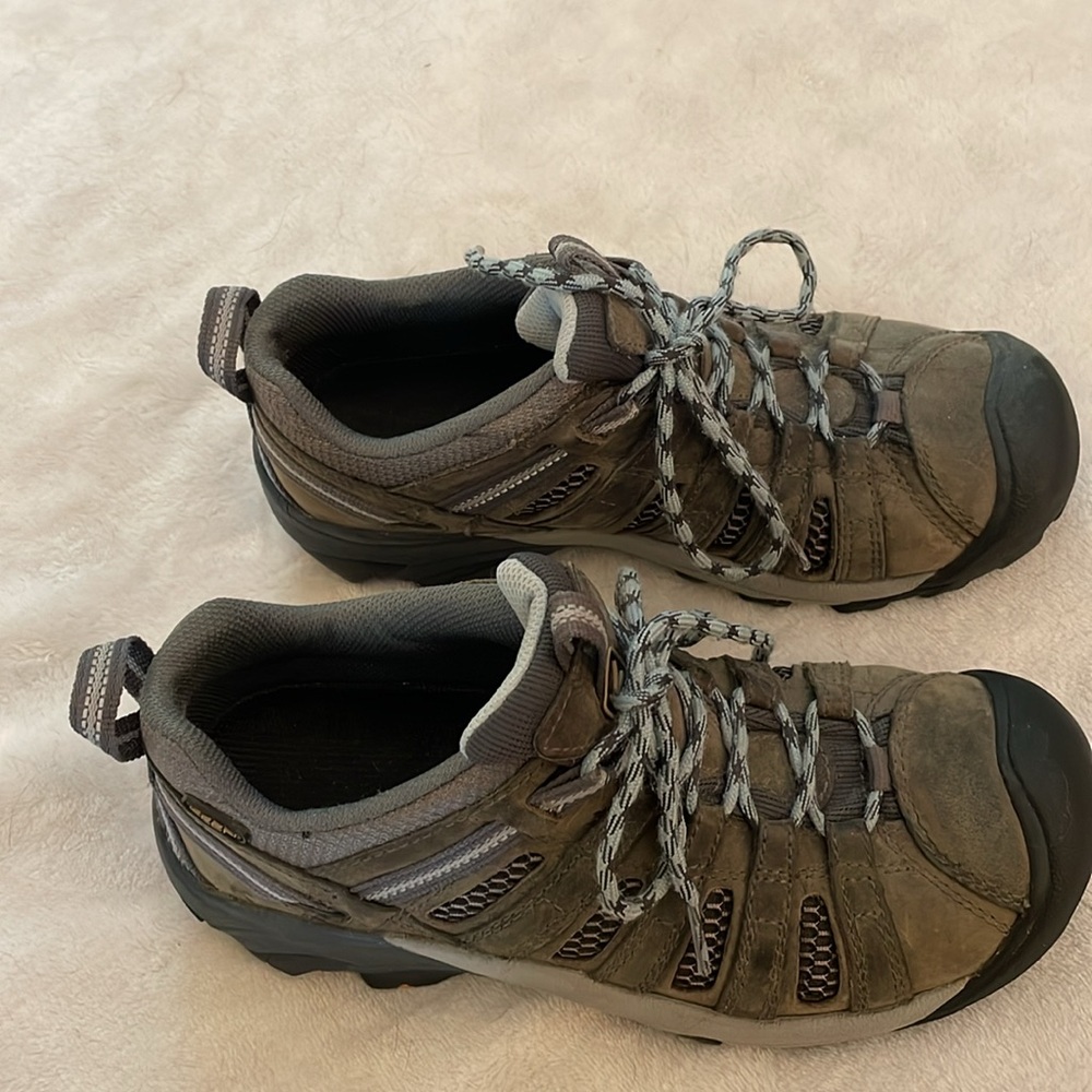 Keen Olive and Black Athletic Shoes - Picture 3 of 7